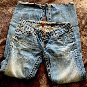 Women’s buckle jeans